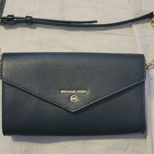 Michael kors wallet crossbody